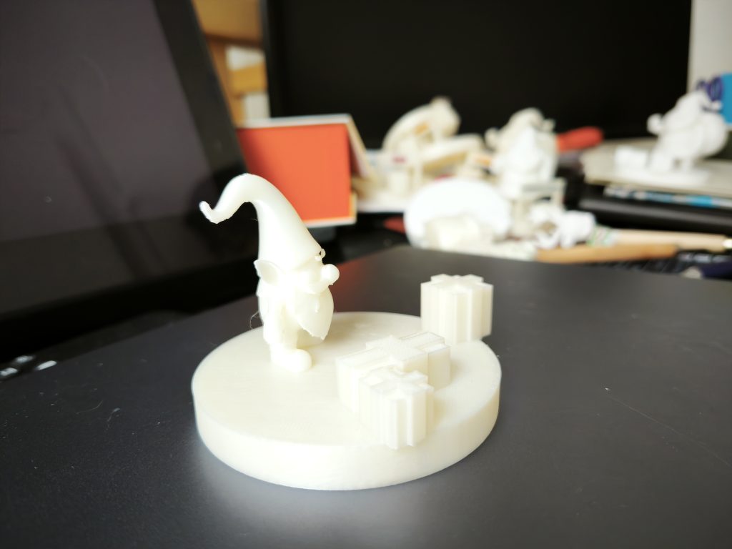 Le petit lutin et son socle